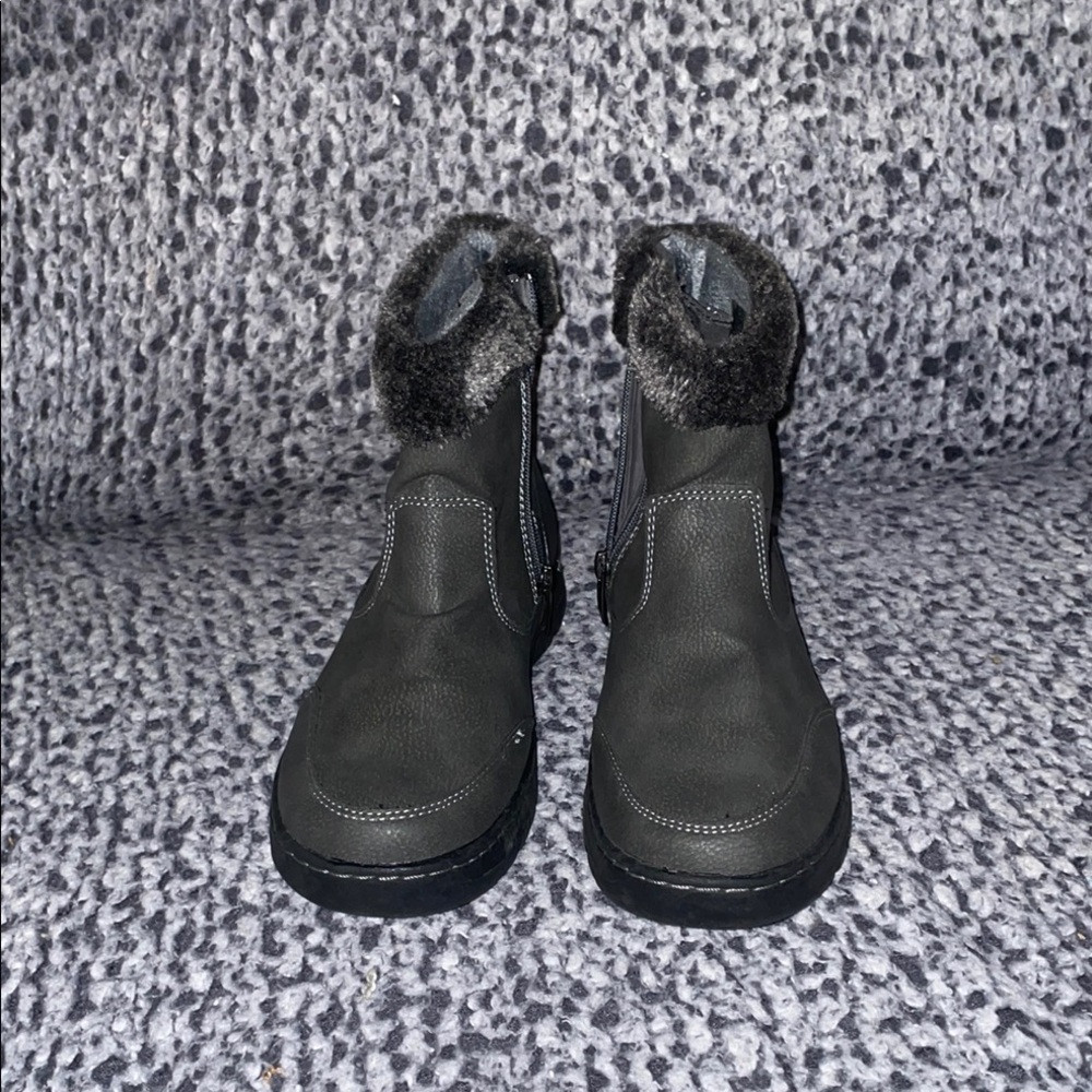 Cozy Dark Grey Fur-Lined Boots